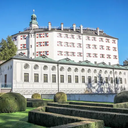 Apartment Glasmalerei-1 * Инсбрук